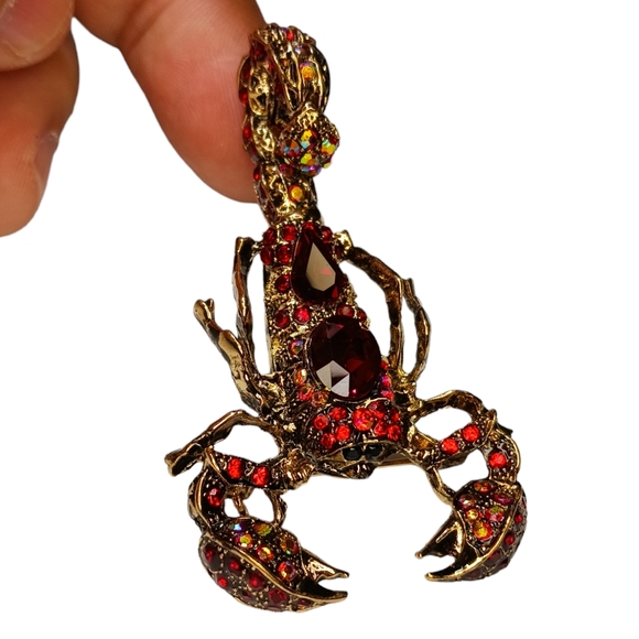 Scorpion Crystal Rhinestone Bling Articulated Stinger Brooch Pendant - Picture 9 of 15